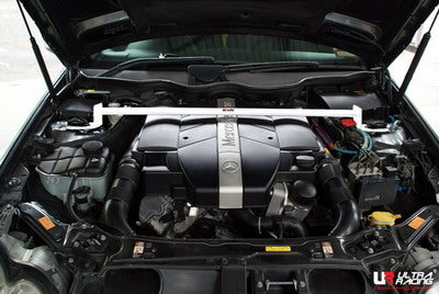 Barra de Torretas Delantera Superior Ultra Racing para Mercedes CLK 320 C209 02-09