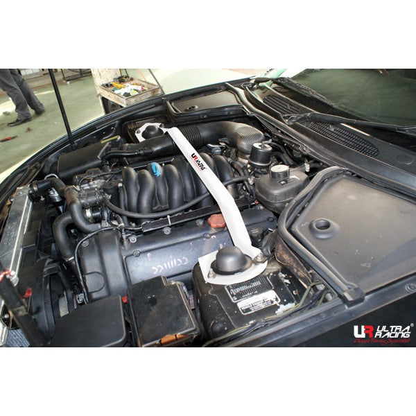 Barra de Torretas Delantera Superior Ultra Racing para Jaguar XK8 4.0 98+