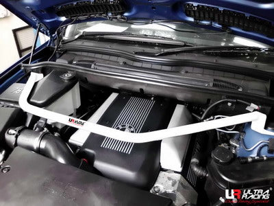 Barra de Torretas Superior Delantera Ultra Racing para BMW E53 X5 4.4 99-06