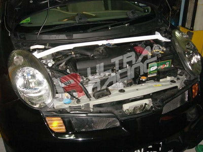 Barra de Torretas Superior Delantera Ultra Racing para Nissan Micra K12 02-07