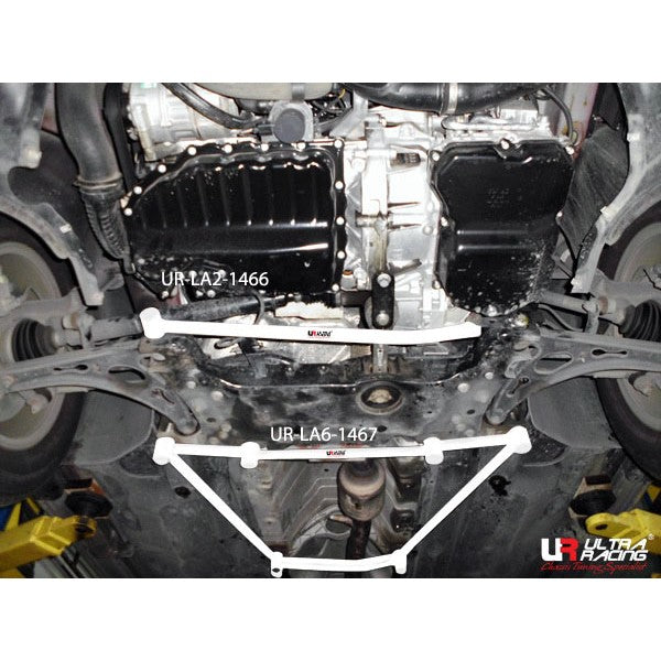 Barra Refuerzo Inferior Delantera Ultra Racing para Skoda Yeti 09+