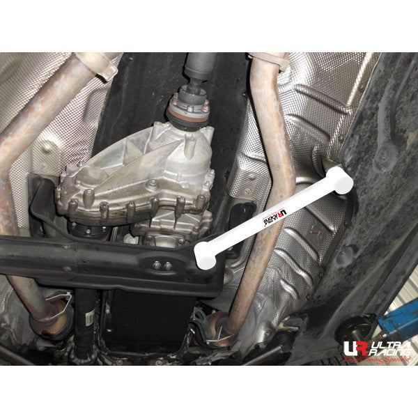 Refuerzo Inferior Central Ultra Racing para Mercedes ML 3.5 W164 05-11