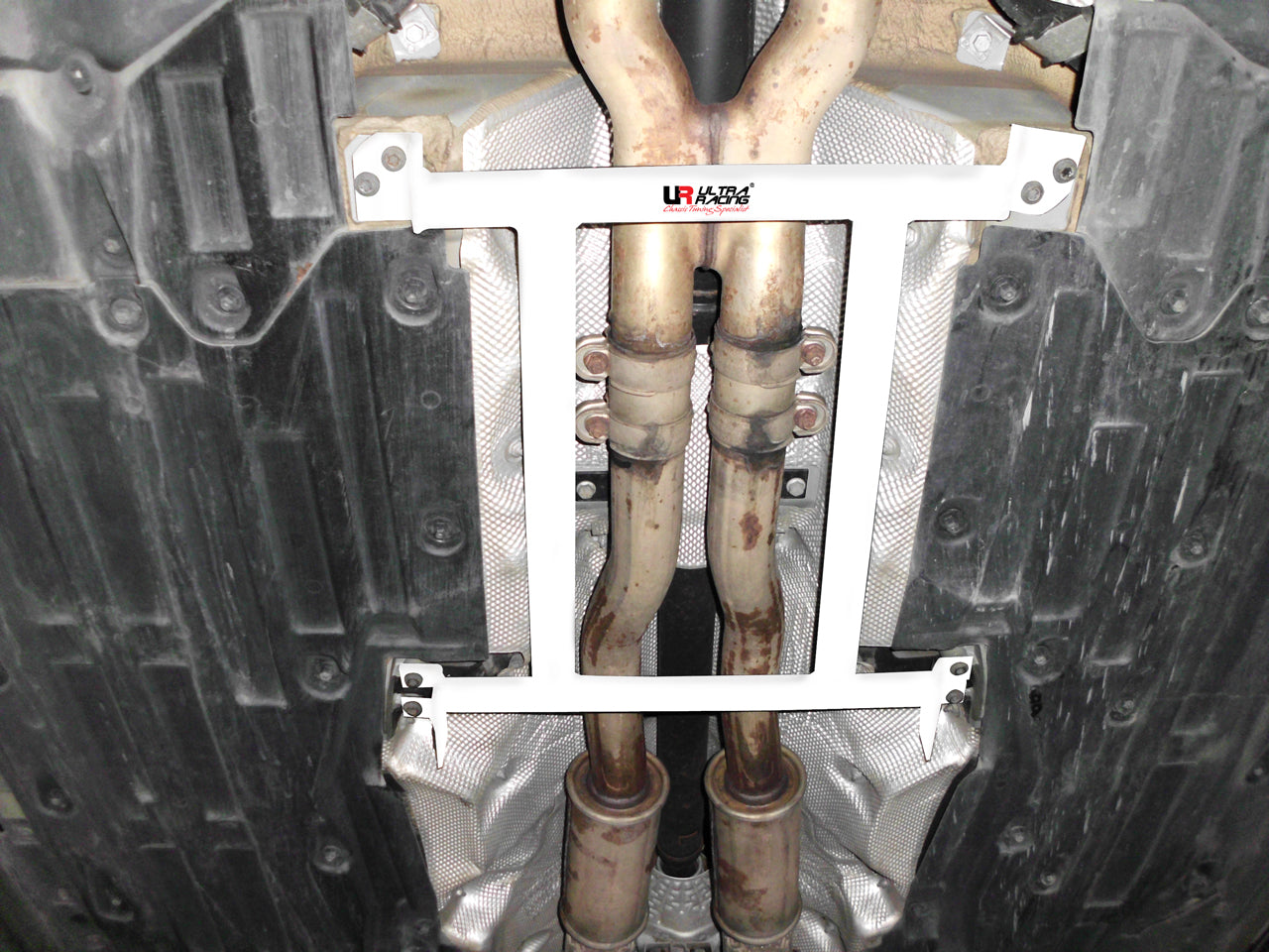 Refuerzo Inferior Central Ultra Racing 1875 para Audi A8/S8 03-10 D3