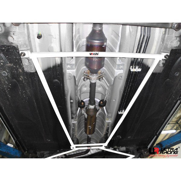 Refuerzo Inferior Central Ultra Racing para Nissan Almera 1.5 11+