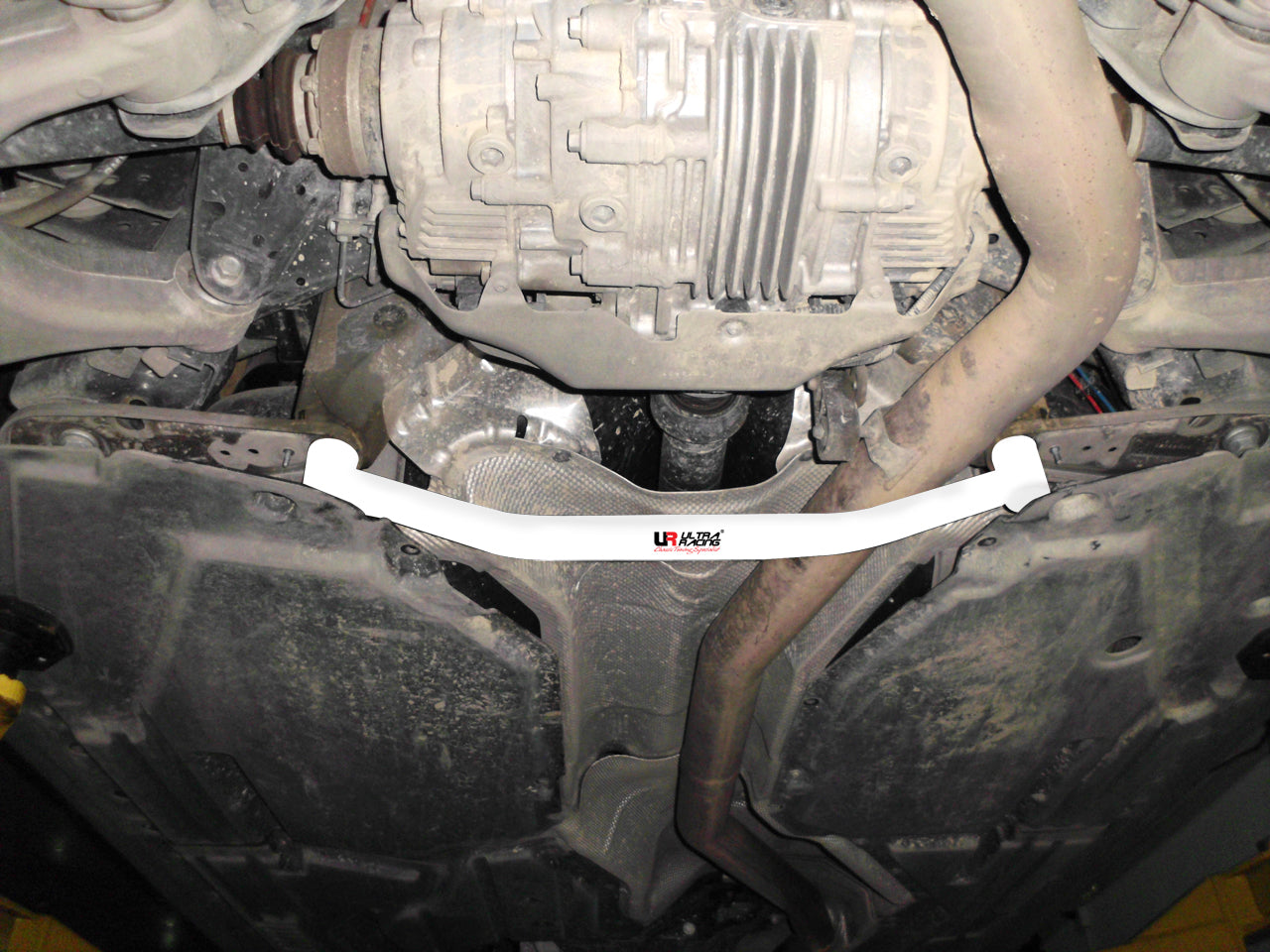 Barra Inferior Trasera Ultra Racing para BMW X6 E71 3.0T 08+