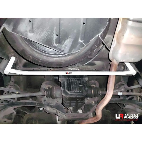 Barra Inferior Trasera 1895 Ultra Racing para Hyundai Santa Fe SM 01-06