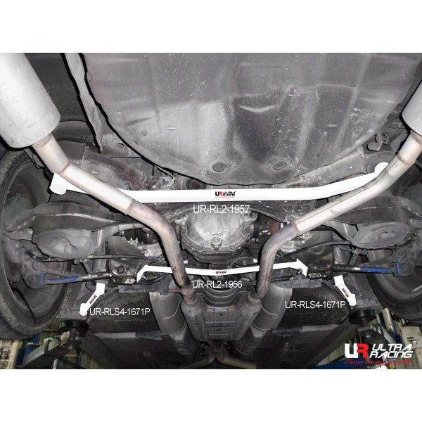 Barra Inferior Trasera Ultra Racing para Nissan Skyline V35 2.5 01+