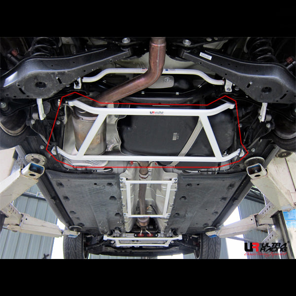 Barra Inferior Trasera Ultra Racing 1965 para VW Golf 6 2.0 12+