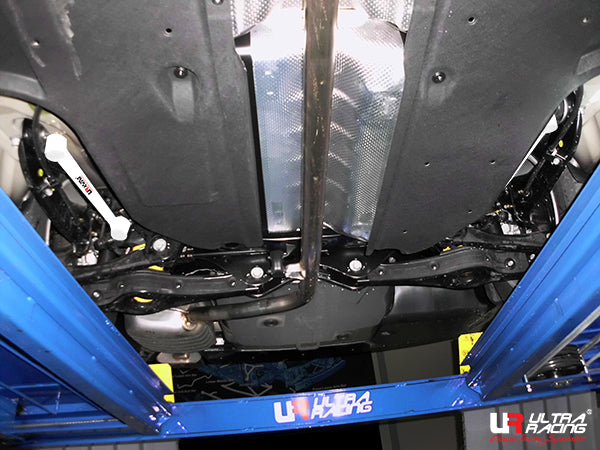 Barras Laterales Inferiores 2561 Ultra Racing para Hyundai Sonata NF (04-10)