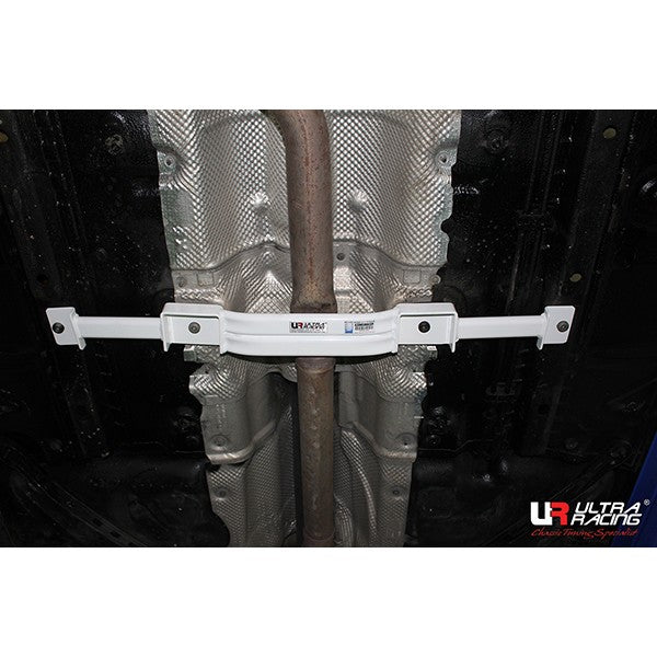 Refuerzo Inferior Central 2739 Ultra Racing para Mercedes GLK 08-15