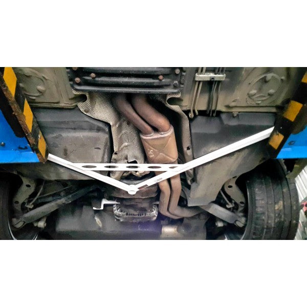 Barra Refuerzo Inferior Trasera Ultra Racing BMW E46 M3 3.2 01-06