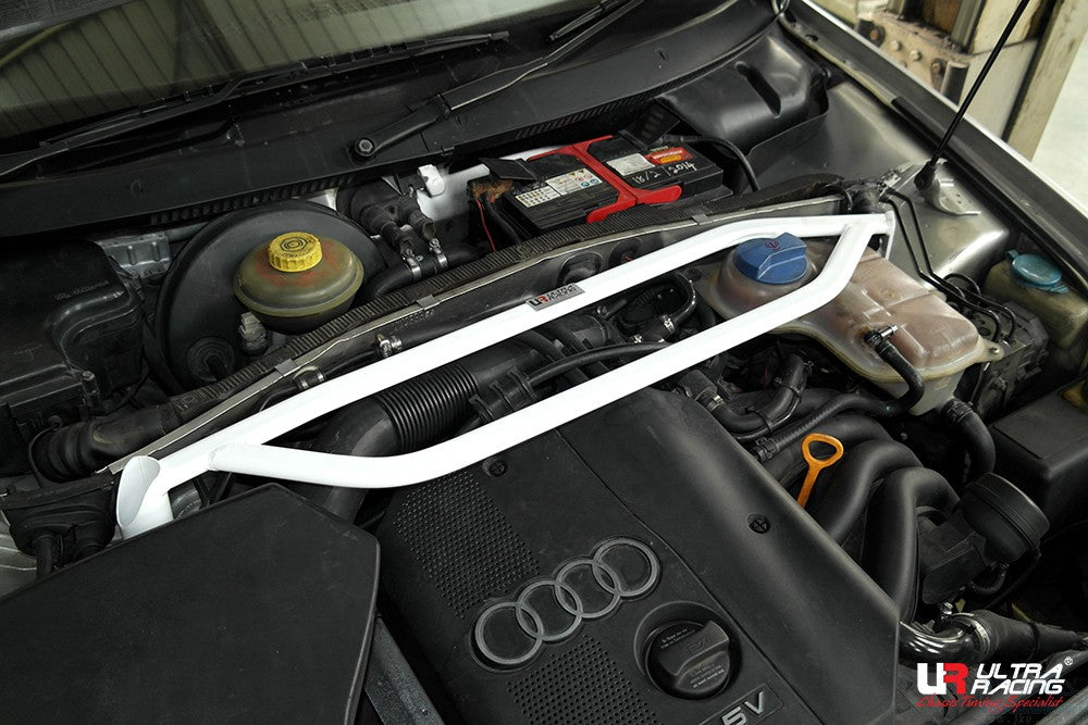 Barra de Torretas Delantera Superior Ultra Racing para Audi A4 B5 95-00 1.8 2WD