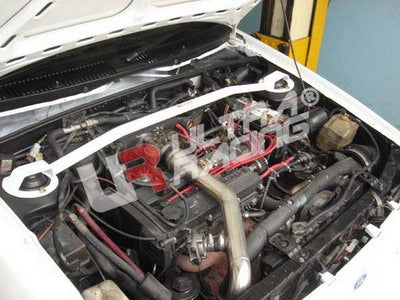 Barra de Torretas Delantera Superior Ultra Racing para Mazda 323BF 86-89 [Carb]