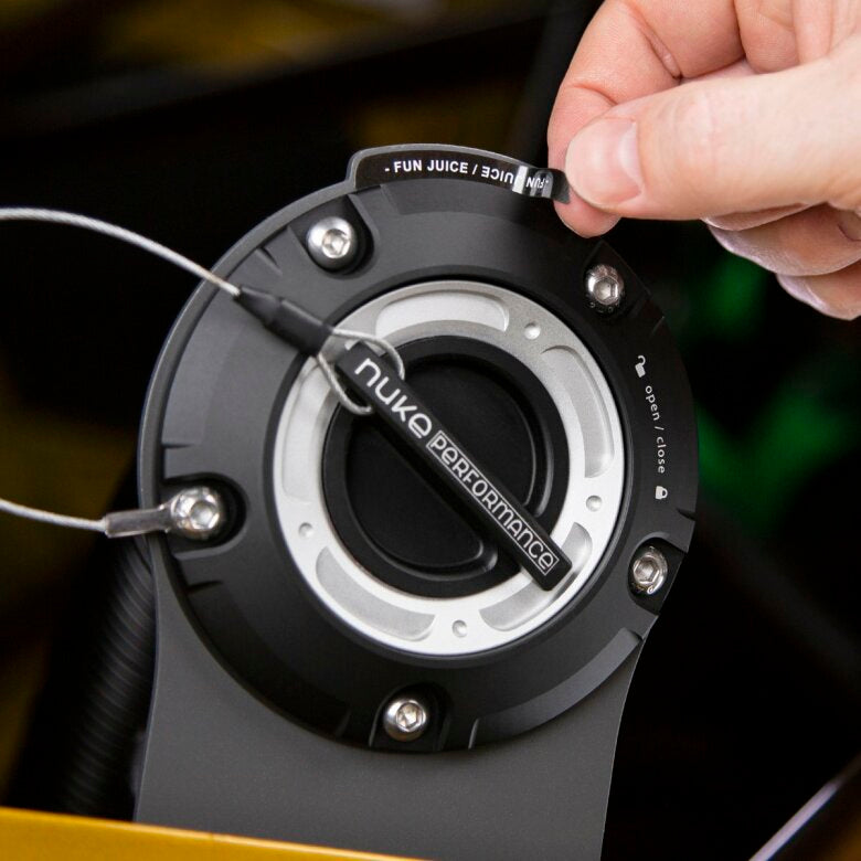 Soporte de Montaje de Acero para Tapa de Llenado Remota con Tornillos M6 Nuke Performance - Imagen 5