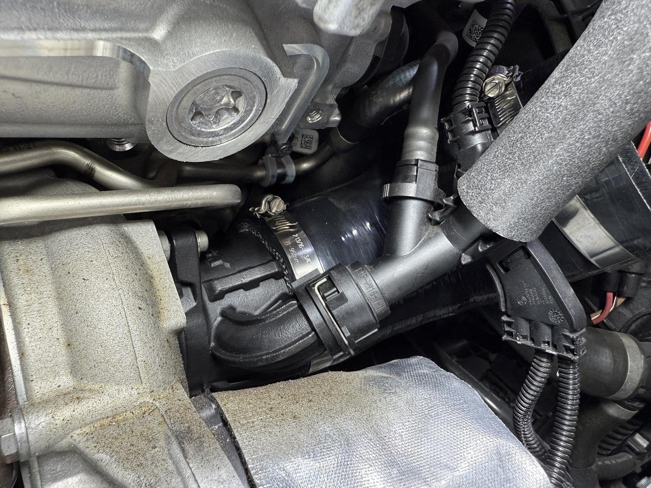 Charge Pipe Turbo MST Performance BMW B58 3.0 Serie G 240 340 440 - Imagen 3