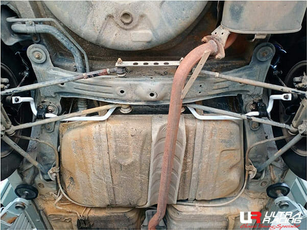 Barra Estabilizadora Trasera 19mm Ultra Racing para Toyota Camry (XV20) 2.2 2WD 96-02