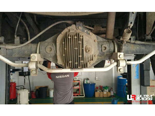 Barra Estabilizadora Trasera 19mm Ultra Racing para Nissan Navara (D40) 2.5 4WD 04-17 - Imagen 2