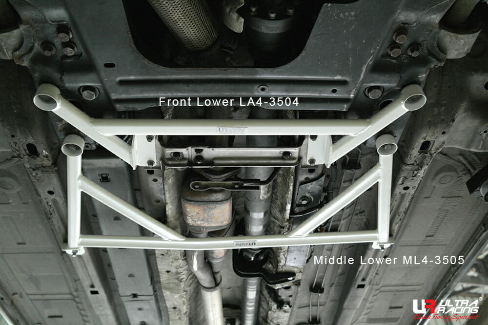 Barra Inferior Delantera Ultra Racing Para Alfa Romeo 159 05+ / Brera