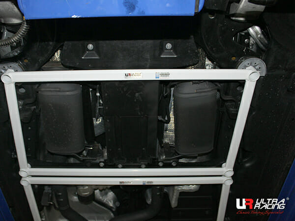 Barra Refuerzo Inferior Delantera Ultra Racing Audi Q7 (4L)
