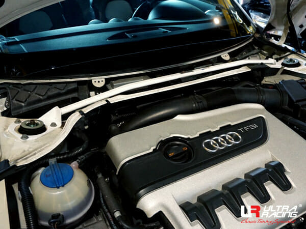 Barra de Torretas Delantera Superior Ultra Racing (3411) Audi TT/TTS MK2 (TYPE8J) 2.0 TFSI 2WD LHD 06-14
