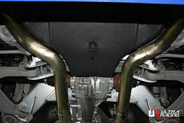 Barra Inferior Trasera Ultra Racing (2140) para Bentley Continental SS 6.0-W12 4WD Coupe 09-11