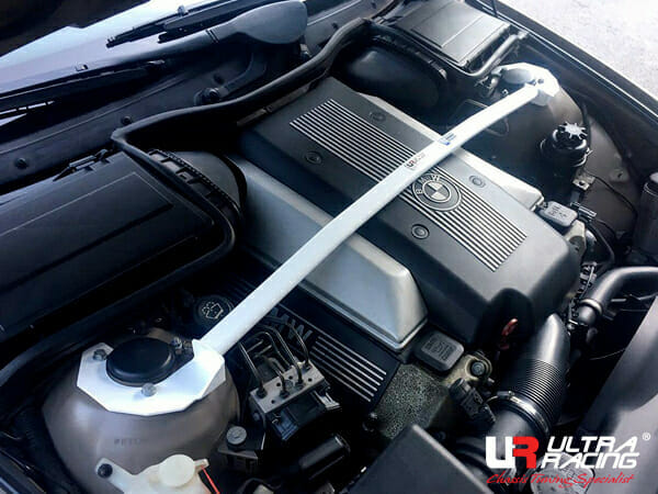 Barra de Torretas Delantera Superior Ultra Racing para BMW Serie 5 E39 M5