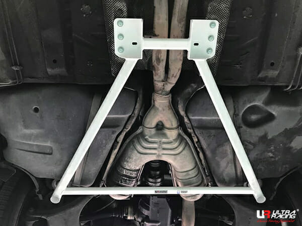 Barra Inferior Trasera 3064 Ultra Racing para BMW E39 M5