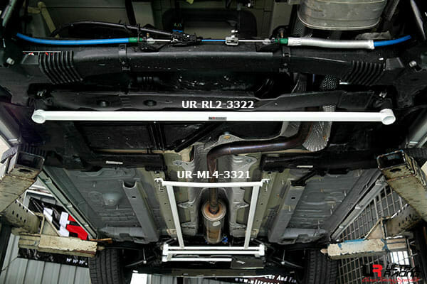 Barra Inferior Trasera (3322) Ultra Racing para Citroen DS 5 1.6T 2WD 11-18