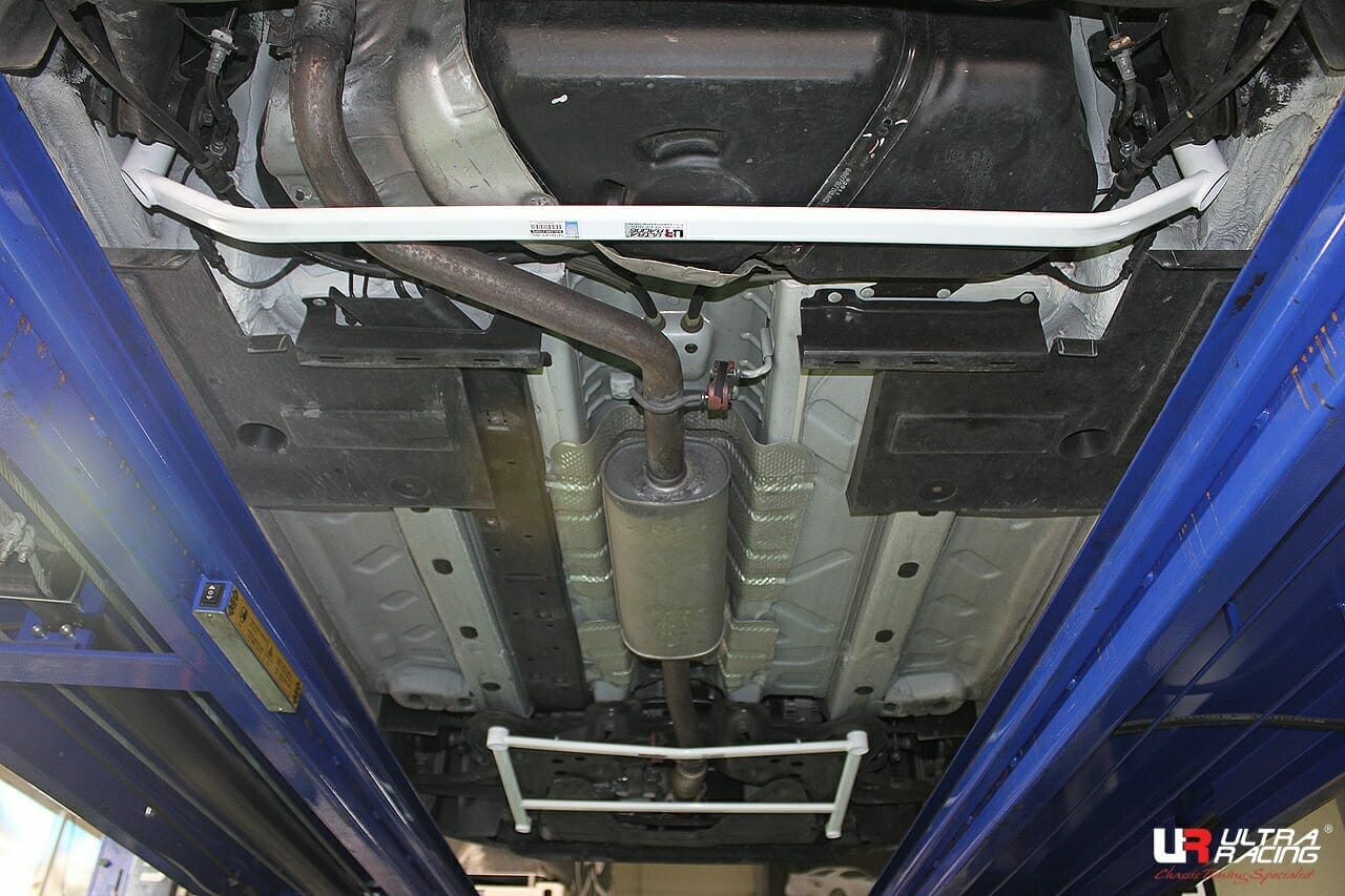 Barra Inferior Trasera Ultra Racing para Fiat 500 07+ 0.9/1.4
