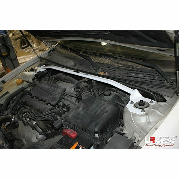 Barra de Torretas Superior Delantera Ultra Racing Daewoo Magnus (V200)