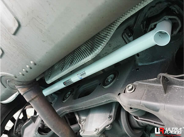 Barra Inferior Trasera (3881) Ultra Racing para Mercedes GLC C253/X253 200/250/300 2.0T 4WD 15+