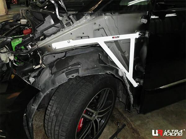 Soportes de Aleta Ultra Racing (323P) para Toyota Estima (XR50) 2.4/3.5 2WD 06+