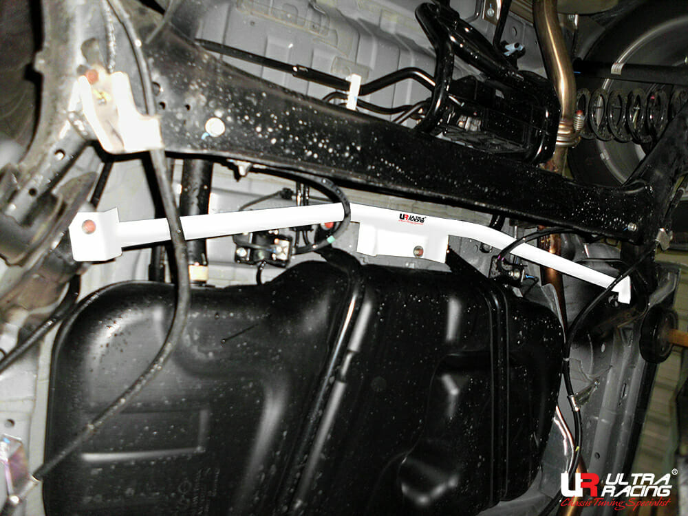 Barra Inferior Trasera Ultra Racing (3772) para Honda BR-V (DG1) 1.5 2WD 16-21