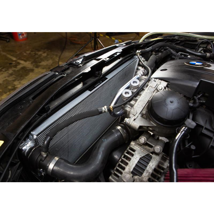 Radiador de Aluminio Mishimoto MMRAD-E90-07A Performance BMW 335I/135I (Automático) 06-13