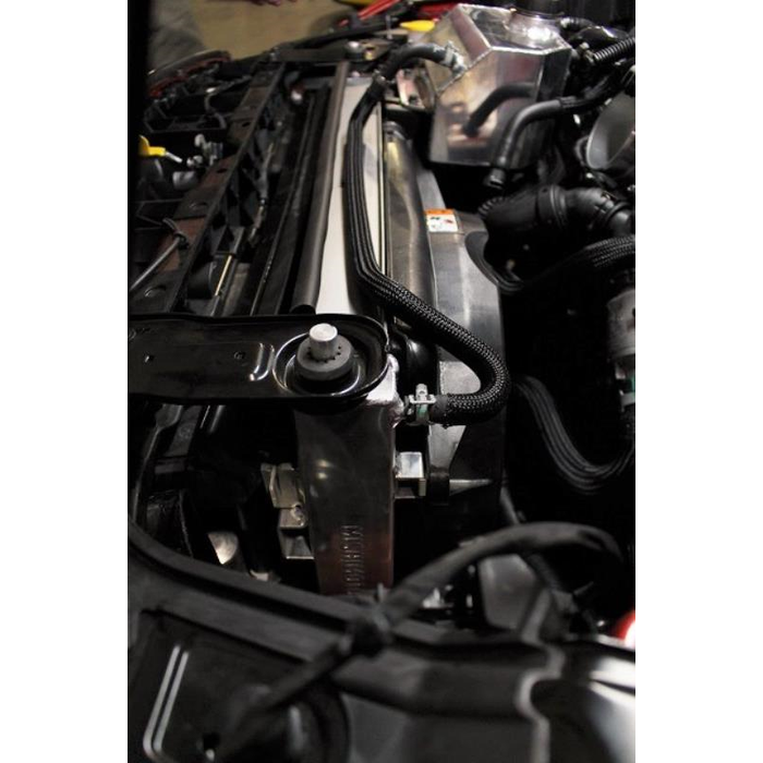Radiador de Competición Mishimoto MMRAD-MUS8-15 para Ford Mustang GT 15+ - Imagen 2