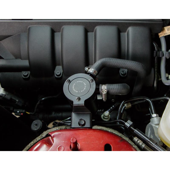 Mishimoto MMBCC-MUS4-15PBE Catch Can Baffled Para Ford Mustang EcoBoost 15+ - Imagen 2