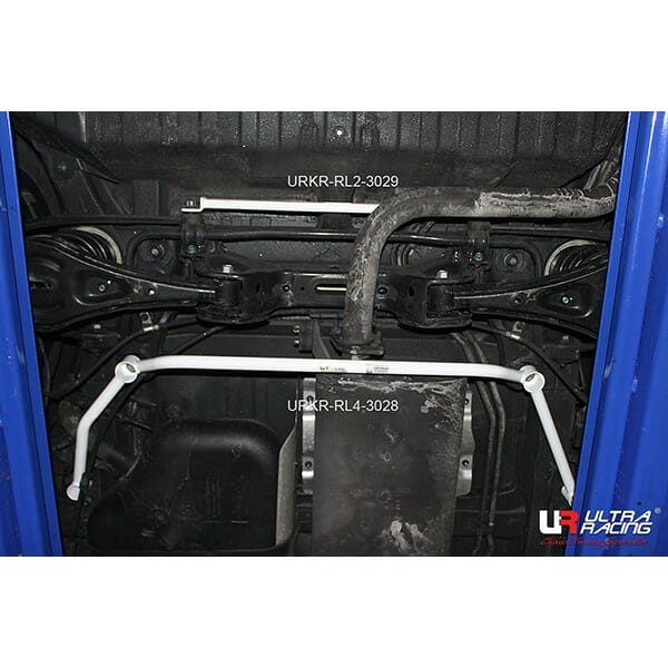 Barra Inferior Trasera Ultra Racing (3029) para Kia Carnival (YP) 2.2D 2WD 14-21