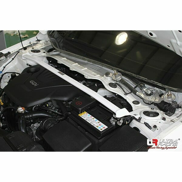 Barra de Torretas Delantera Superior Ultra Racing (2631) Kia Cerato K3 (YD) 1.6 GDI 12-18/Kia Forte 1.6 GDI 12-18