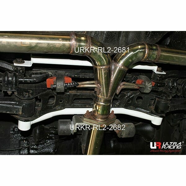 Barra Inferior Trasera Ultra Racing (2682) para Kia Lotze (MG) 2.0 2WD 05-10