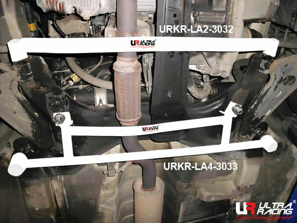 Barra Refuerzo Inferior Delantera (3033) Ultra Racing para Chevrolet Epica/Tosca 2.0 2WD 07-15