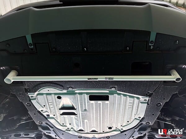 Refuerzo Delantero Ultra Racing Para Honda CRV (RW 1/6) 16+