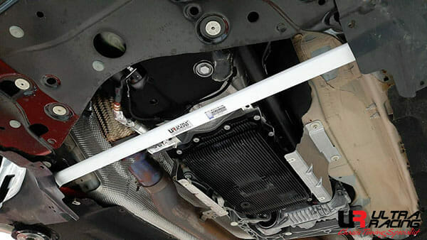 Barra Inferior Delantera Ultra Racing (4001) para BMW G02 (X4) 3.0T 4WD 18+