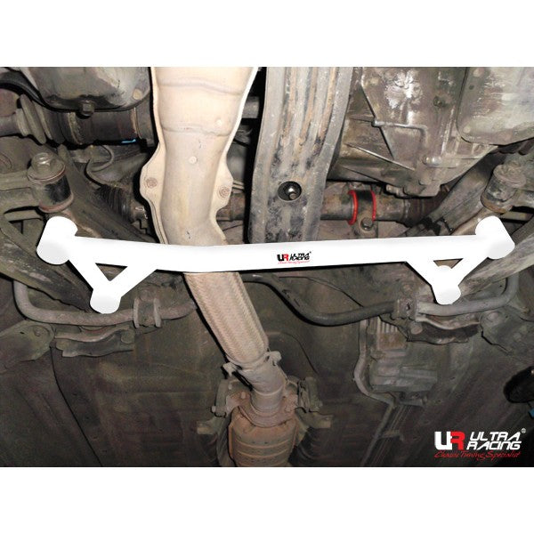 Barra Refuerzo Delantero Ultra Racing para Nissan Primera P11 (95-02)