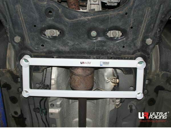 Barra Refuerzo Inferior Delantera Ultra Racing (2240) para Renault Samsung SM3/FL 1.6
