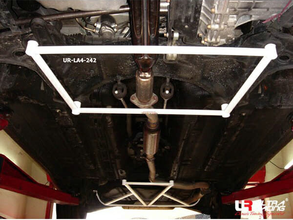 Barra Refuerzo Inferior Delantera Ultra Racing para Proton Satria Neo