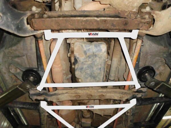 Barra Refuerzo Inferior Delantera Ultra Racing Mitsubishi L200 96-06