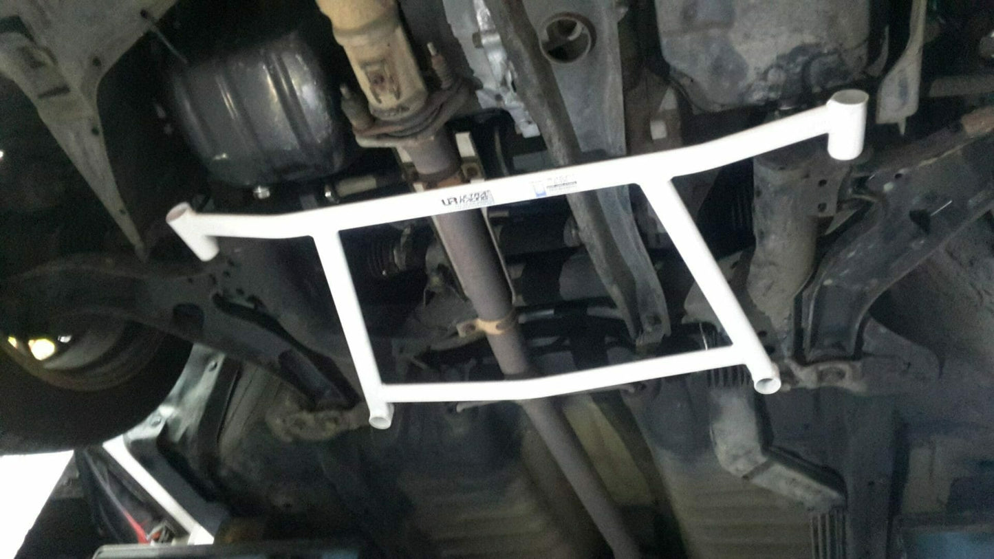 Barra Refuerzo Inferior Delantera Ultra Racing 2896 Ford Tierra/Mazda Protege 1.6 2WD