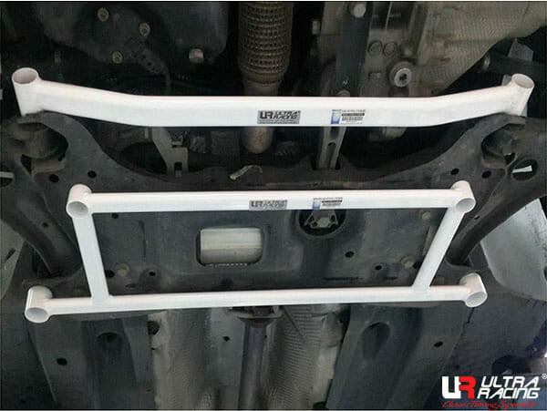 Barra Estabilizadora Inferior Delantera Ultra Racing para Skoda Yeti 1.2 TSI 2WD (TYP 5L) 10-15