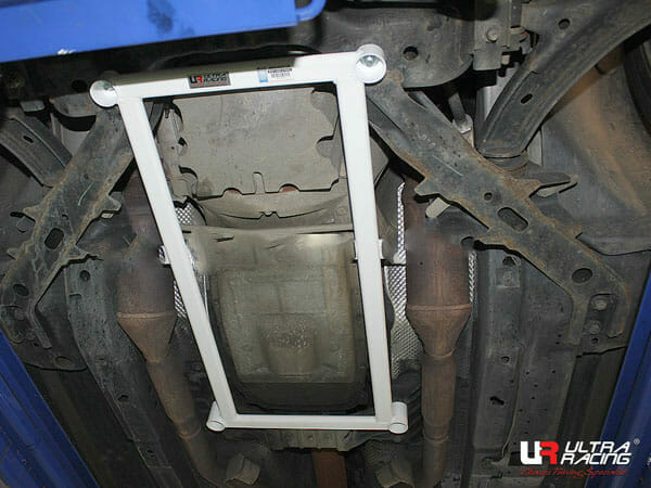 Barra Refuerzo Inferior Delantera Ultra Racing (3124) Ford Mustang S-197Ii 3.7 V6 2WD 10-14