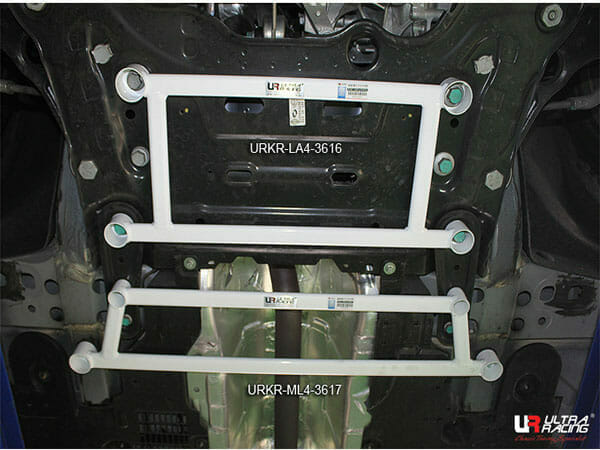 Barra Refuerzo Inferior Central (3617) Ultra Racing para Renault Samsung SM6 1.6 2WD 16+